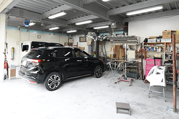 輸入車鈑金修理中