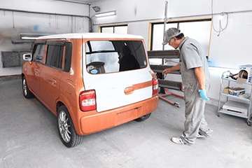 輸入車鈑金修理中